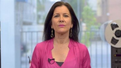 Mirna Schindler Alcoholado, periodista U. de Chile, conductora y panelista de "Descabelladas" en UCHILETV.